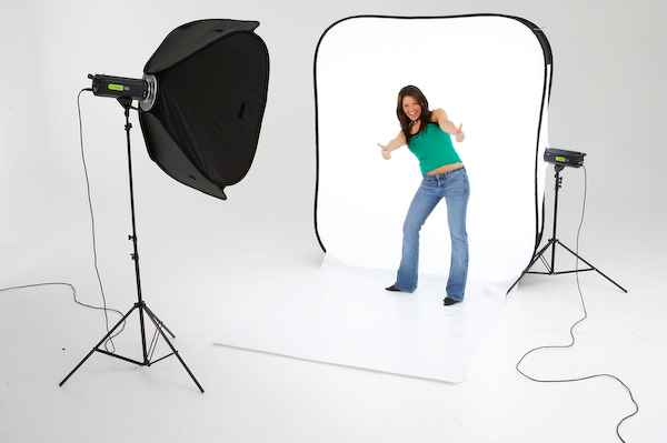 High Key 4 x 400W Studio Flash Kit w Hilite background